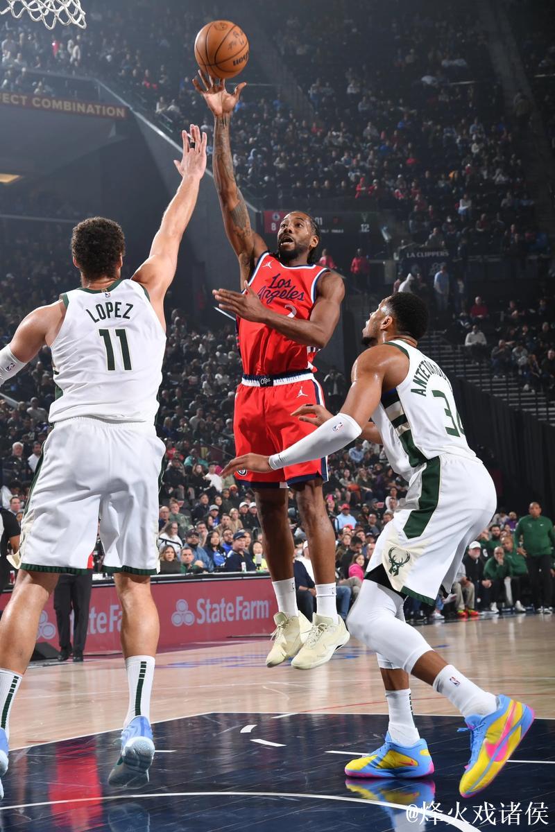 伦纳德半场表现平平：11投5中，三分全失仅得11分